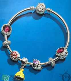 潘多拉美女與野獸手鏈?zhǔn)鞘裁床馁|(zhì)？pandora美女與野獸是銀的嗎？