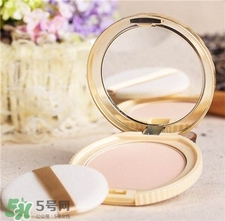 涂粉餅老是浮粉怎么辦?涂完粉餅浮粉怎么辦? 涂粉餅老是浮粉怎么辦?涂完粉餅浮粉怎么辦?