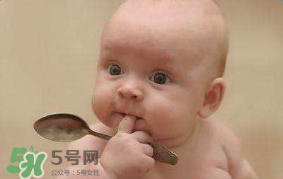 四個(gè)月的寶寶可以喝果汁嗎？寶寶四個(gè)月能喝果汁嗎？