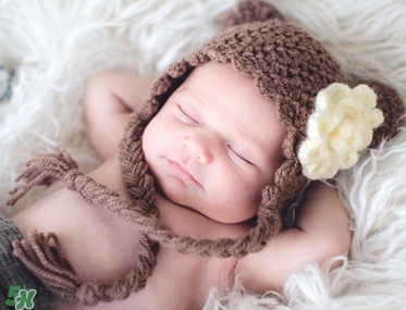 四個(gè)月的寶寶可以喝果汁嗎？寶寶四個(gè)月能喝果汁嗎？