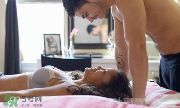 夫妻兩地分居怎么解決生理需求？夫妻兩地分居該如何相處？