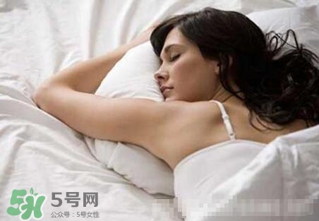 夫妻兩地分居怎么解決生理需求？夫妻兩地分居該如何相處？