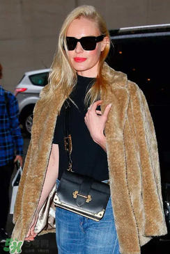 prada cahier正品多少錢(qián)？prada cahier專(zhuān)柜價(jià)格