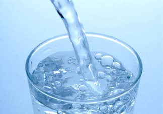 純凈水和礦泉水哪個(gè)好？純凈水和礦泉水的區(qū)別