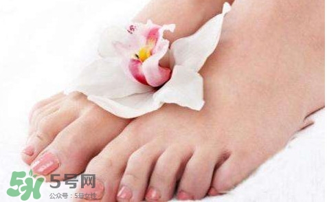 痛風(fēng)有什么癥狀？女性痛風(fēng)的初期癥狀