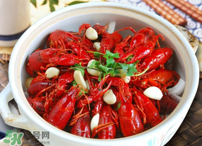 龍蝦變黑了還能吃嗎？龍蝦頭變黑了還能吃嗎？