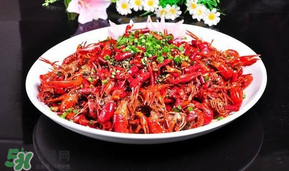 小龍蝦去頭還是不去頭？小龍蝦是吃去頭的好還是不去頭的好？