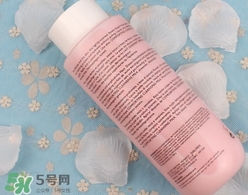 蘭嘉絲汀粉水和蘭蔻粉水哪個好？蘭嘉絲汀粉水和蘭蔻粉水對比