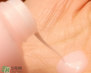 蘭嘉絲汀粉水和蘭蔻粉水哪個好？蘭嘉絲汀粉水和蘭蔻粉水對比