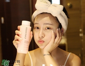 蘭嘉絲汀粉水和蘭蔻粉水哪個好？蘭嘉絲汀粉水和蘭蔻粉水對比