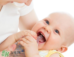 寶寶喝水喝奶要分開用奶瓶嗎？奶瓶喝水和喝奶要分開嗎？