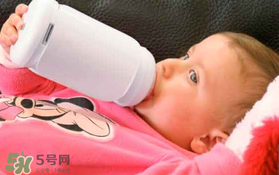 寶寶喝水喝奶要分開用奶瓶嗎？奶瓶喝水和喝奶要分開嗎？
