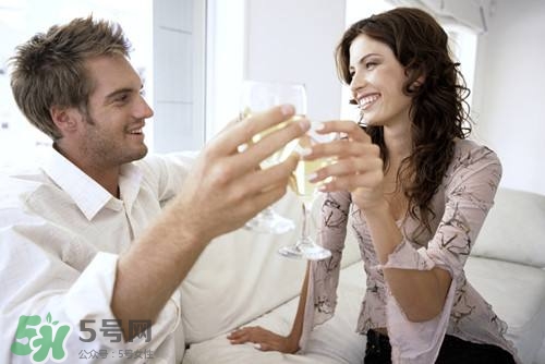 夫妻如何保持新鮮感？調(diào)情小技巧激發(fā)你的性欲