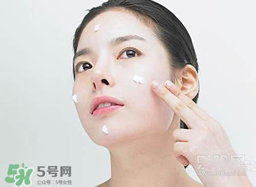 肌底液可以當(dāng)精華用嗎？肌底液可以代替精華嗎？