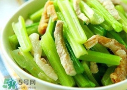 芹菜怎么炒好吃？芹菜怎么炒不苦