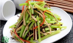 芹菜怎么炒好吃？芹菜怎么炒不苦