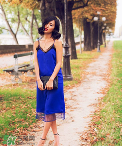 吊帶裙里面穿什么內(nèi)衣？吊帶裙怎么穿內(nèi)衣？