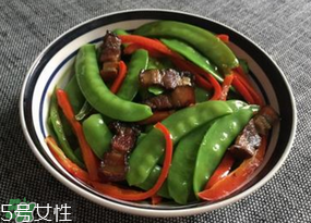 ?炒荷蘭豆要焯水嗎？荷蘭豆不焯水能吃嗎？