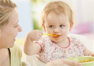 寶寶幾個(gè)月可以吃水果泥？寶寶多大可以吃果泥？
