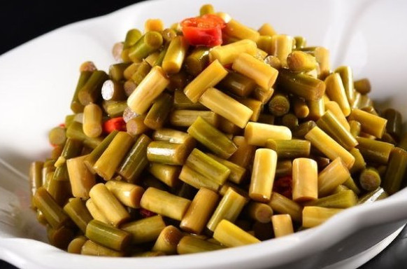 怎樣腌蒜苔才好吃？家常腌蒜苔的方法