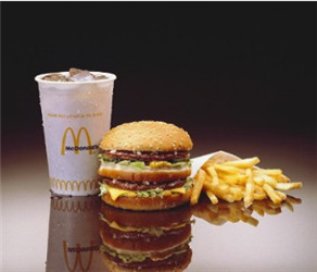 吃快餐抽兩瓶黑血是真的嗎？吃快餐血會變黑嗎？