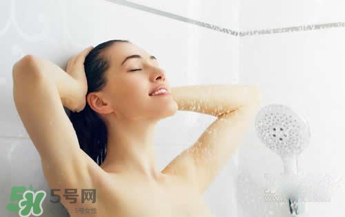 天天洗澡身上還癢是怎么回事？天天洗澡身上還癢怎么辦？