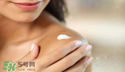 天天洗澡身上還癢是怎么回事？天天洗澡身上還癢怎么辦？