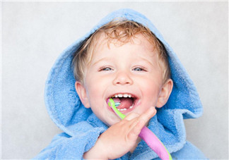 寶寶不肯刷牙一刷就哭怎么辦？怎么樣讓寶寶養(yǎng)成刷牙的習(xí)慣？