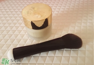 坐月子用什么粉底液？月子里用什么粉底液好