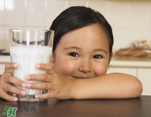 吃完蝦爬子能喝牛奶嗎？蝦爬子能和牛奶一起吃嗎？