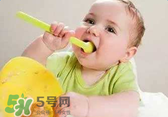 為什么不能給寶寶吃果凍？寶寶千萬(wàn)不能吃的5種危險(xiǎn)食物