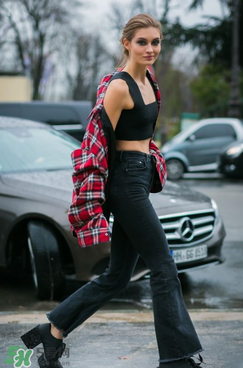 露臍裝怎么搭配？露臍裝怎么搭配好看？