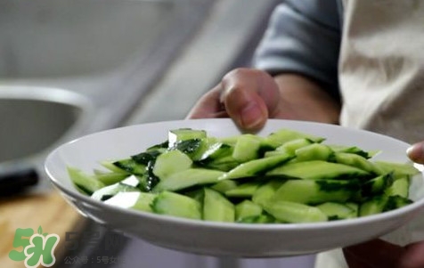 黃瓜怎么切菱形？如何將黃瓜切菱形