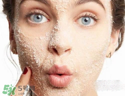 先用磨砂膏還是先用洗面奶？磨砂膏和洗面奶哪個(gè)先用？