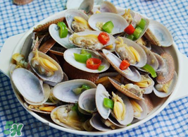 花甲能和白酒一起吃嗎？花甲和白酒在一起會(huì)食物中毒嗎？