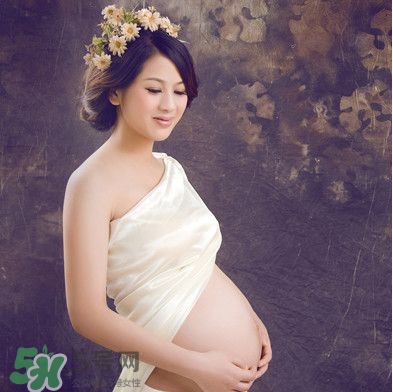 孕婦摸肚子會(huì)繞頸嗎？孕婦摸肚子胎兒能感受到嗎？