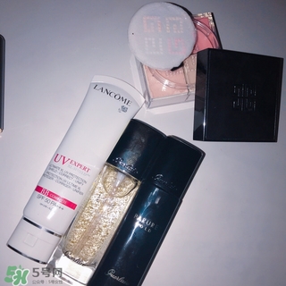 混油皮夏天用什么化妝品不脫妝 夏天用什么不脫妝 混油皮夏天用什么化妝品不脫妝 夏天用什么不脫妝