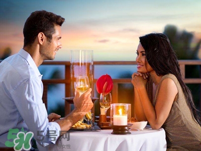 如何優(yōu)雅的表達(dá)滾床單？如何優(yōu)雅地把我想睡你說成一句情話？