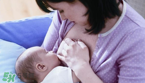 哺乳期奶水有血是什么原因？哺乳期奶水有血能喂奶嗎？