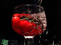櫻桃酒能治痛風(fēng)嗎？櫻桃泡酒能治痛風(fēng)嗎？