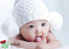 如何判斷新生兒已經(jīng)吃飽？新生兒吃飽了有什么表現(xiàn)？