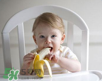 如何判斷新生兒已經(jīng)吃飽？新生兒吃飽了有什么表現(xiàn)？