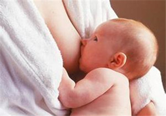 哺乳期奶水有血是什么原因？哺乳期奶水有血能喂奶嗎？