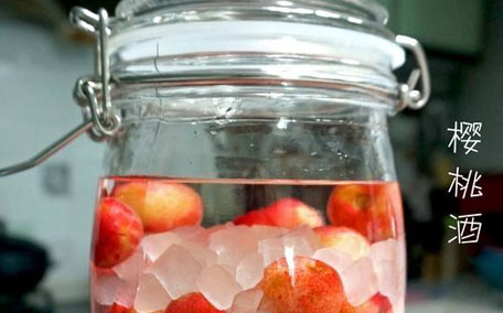 雞尾酒為什么被稱為雞尾酒 雞尾酒為什么會(huì)分層