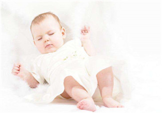 如何判斷新生兒已經(jīng)吃飽？新生兒吃飽了有什么表現(xiàn)？