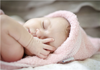 小孩開著燈睡覺好嗎？寶寶睡覺開著燈對身體有危害嗎？