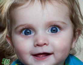 寶寶總是拿手揉眼睛是怎么了？寶寶眼睛癢怎么處理？