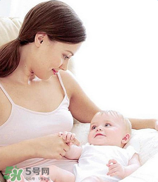 寶寶一般在什么時(shí)候會(huì)叫爸爸媽媽？寶寶說(shuō)話和智力有關(guān)系嗎