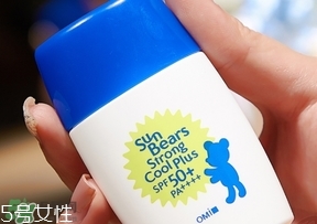 近江兄弟防曬霜紅色藍色哪個好？近江兄弟小熊防曬霜紅色藍色對比