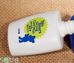 近江兄弟防曬霜紅色藍色哪個好？近江兄弟小熊防曬霜紅色藍色對比